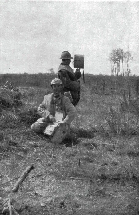 Framed Print : Episodes de l'offensive de la Somme; Lieutenant observateur d'artillerie, avec son... 1916. Creator: Unknown Framed Print : Episodes de l'offensive de la Somme; Lieutenant observateur d'artillerie, avec son... 1916. Creator: Unknown