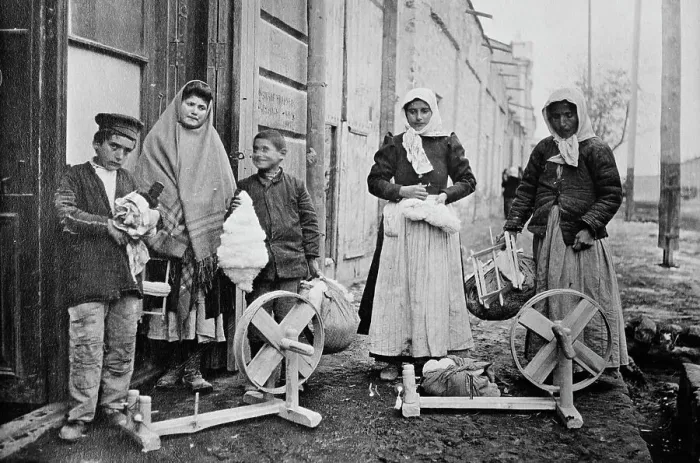Framed Print : Erivan : Taking home spinning wheels & cotton, between c1915 and c1920. Creator: Bain News Service