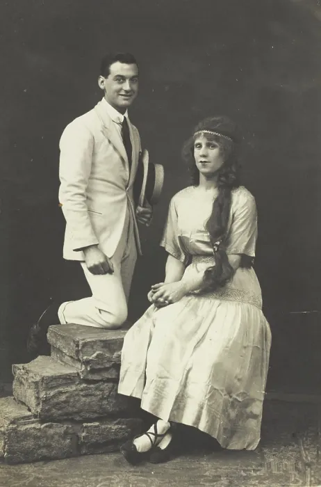 Framed Print : Ern and Chick, two actors, Chick in drag, pose in summer attire, c1918. Creator: Unknown Framed Print : Ern and Chick, two actors, Chick in drag, pose in summer attire, c1918. Creator: Unknown