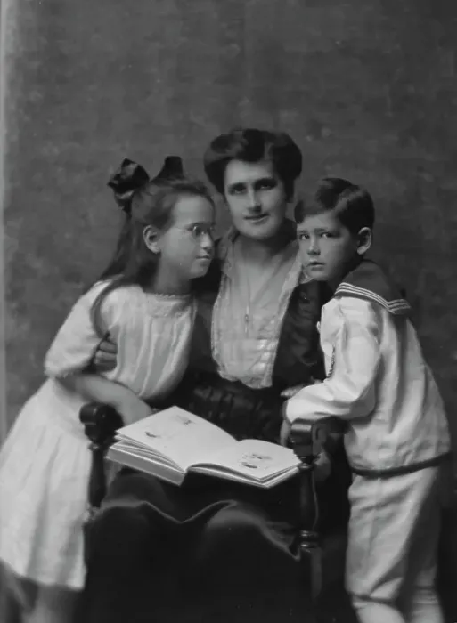 Framed Print : Esberg, A. Mrs. and children, portrait photograph, 1915 Feb. 10. Creator: Arnold Genthe Framed Print : Esberg, A. Mrs. and children, portrait photograph, 1915 Feb. 10. Creator: Arnold Genthe