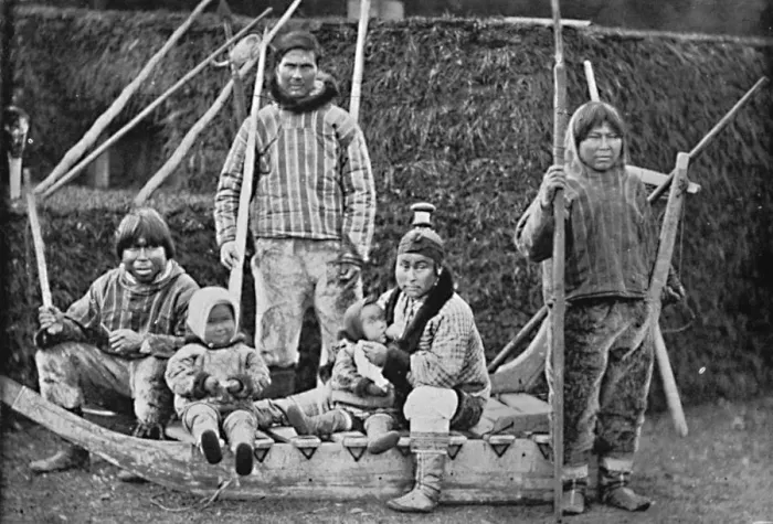 Framed Print : An Eskimo sledging party, 1912. Artist: Pierre Petit Framed Print : An Eskimo sledging party, 1912. Artist: Pierre Petit