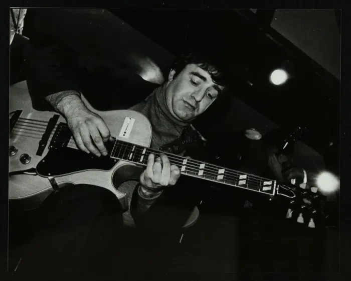 Framed Print : Esmond Selwyn playing the guitar at The Bell, Codicote, Hertfordshire, 22 February 1981 Framed Print : Esmond Selwyn playing the guitar at The Bell, Codicote, Hertfordshire, 22 February 1981