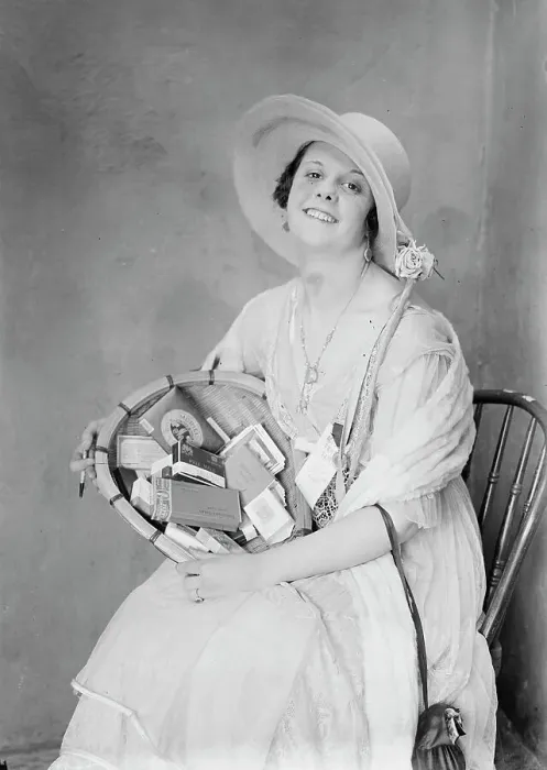 Framed Print : Estelle Thomas, 1917. Creator: Bain News Service Framed Print : Estelle Thomas, 1917. Creator: Bain News Service