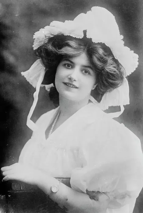 Framed Print : Ethel Oliver, between c1910 and c1915. Creator: Bain News Service