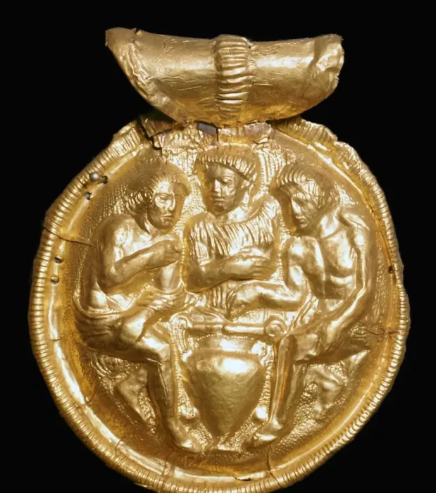 Framed Print : Etruscan gold bulla showing Medea and the daughters of Pelias, 3rd century BC Framed Print : Etruscan gold bulla showing Medea and the daughters of Pelias, 3rd century BC