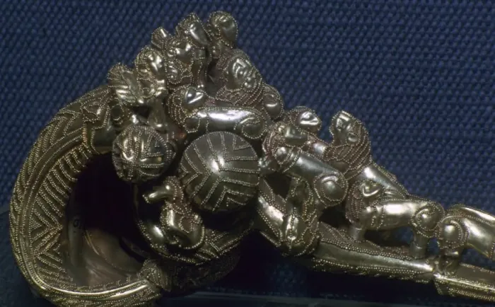 Framed Print : Detail of an Etruscan gold fibula showing gold working techniques, 7th century BC Framed Print : Detail of an Etruscan gold fibula showing gold working techniques, 7th century BC
