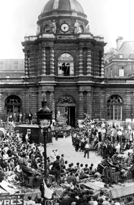 Framed Print : Evacuation of German wounded after the surrender of the Senate, liberation of Paris, August 1944