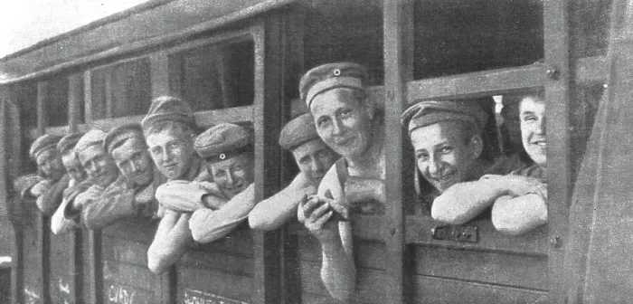 Framed Print : Evacuation de prisonniers allemands du front de la Somme, 1916. Creator: Unknown Framed Print : Evacuation de prisonniers allemands du front de la Somme, 1916. Creator: Unknown
