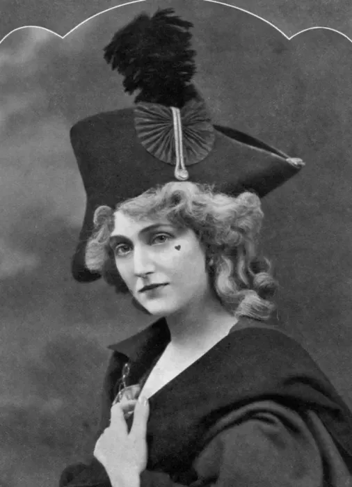 Framed Print : Evelyn D Alroy, actress, 1911-1912 Framed Print : Evelyn D Alroy, actress, 1911-1912