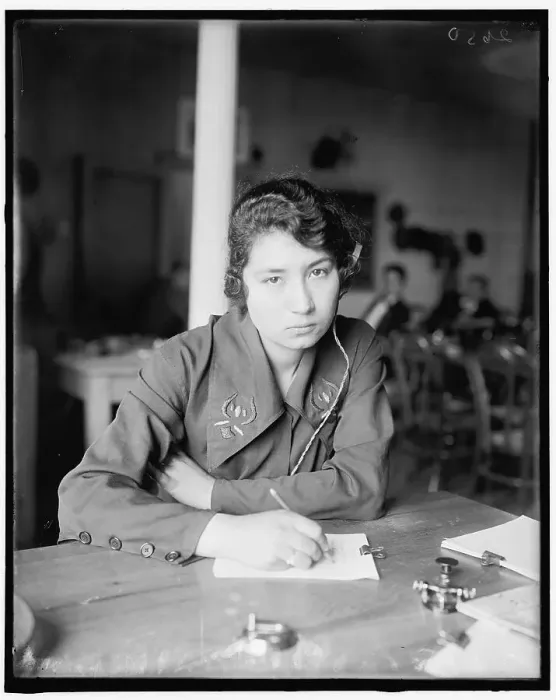 Framed Print : Evelyn Moran, between 1910 and 1920. Creator: Harris & Ewing. Evelyn Moran, between 1910 and 1920. Creator: Harris & Ewing Framed Print : Evelyn Moran, between 1910 and 1920. Creator: Harris & Ewing. Evelyn Moran, between 1910 and 1920. Creator: Harris & Ewing