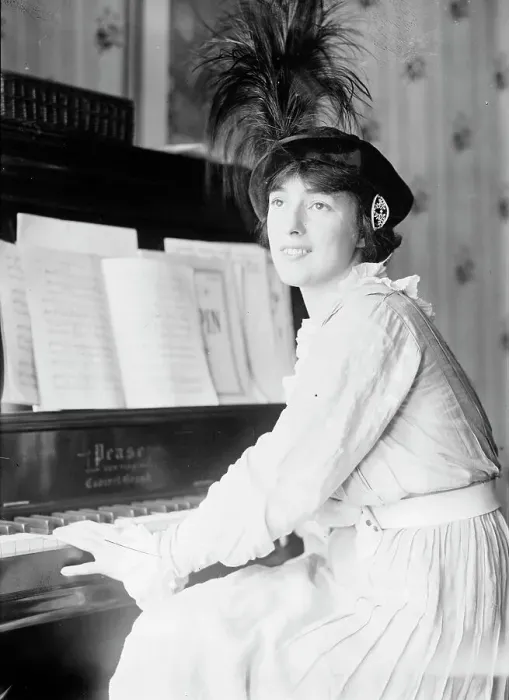Framed Print : Evelyn Thaw, 1913. Creator: Bain News Service Framed Print : Evelyn Thaw, 1913. Creator: Bain News Service