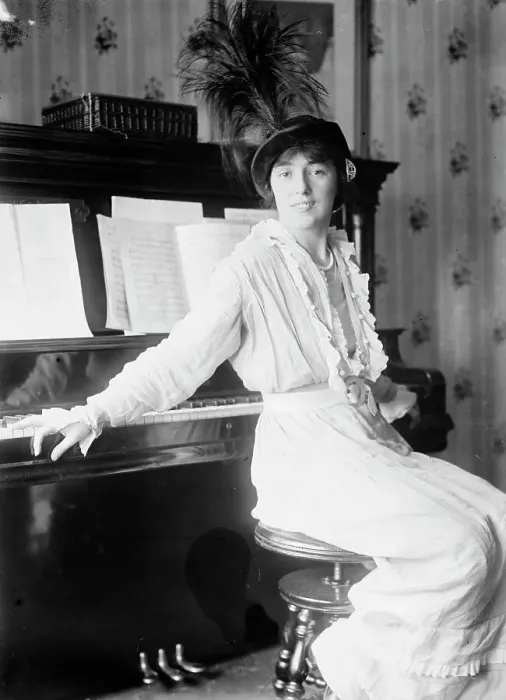Framed Print : Evelyn Thaw, 1913. Creator: Bain News Service Framed Print : Evelyn Thaw, 1913. Creator: Bain News Service