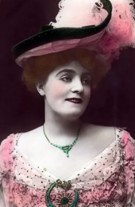 Framed Print : Evie Greene (1875-1917), English actress, 1906. Artist: Rotary Photo Framed Print : Evie Greene (1875-1917), English actress, 1906. Artist: Rotary Photo