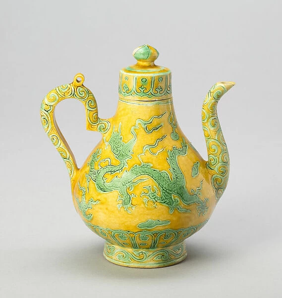 Ewer with Paired Dragon amid Cloud Scrolls, Ming dynasty, Zhengde reign (1506-1521)