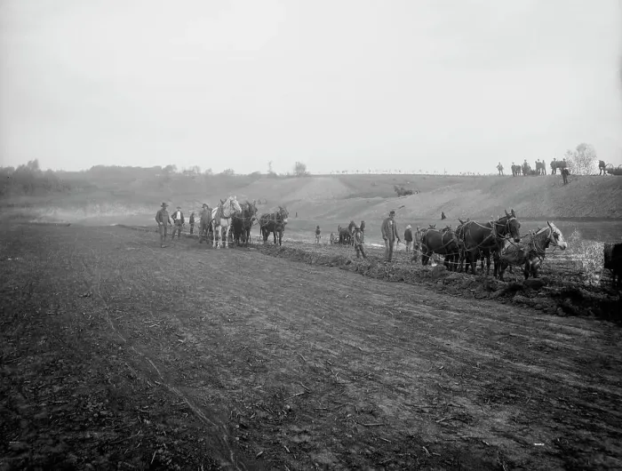 Framed Print : Excavating for new reservoir at Slater, Mo. 1901 Oct 10. Creator: Unknown Framed Print : Excavating for new reservoir at Slater, Mo. 1901 Oct 10. Creator: Unknown