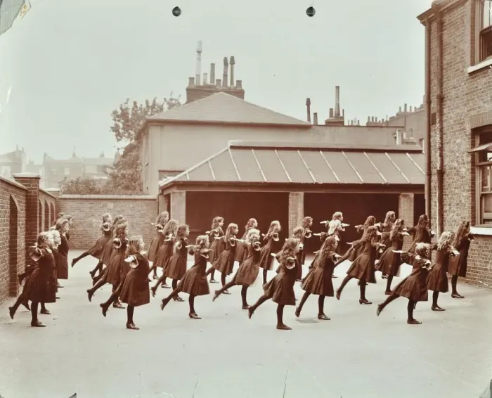 Framed Print : Exercise class, Buckingham Street School, Islington, London, 1906 Framed Print : Exercise class, Buckingham Street School, Islington, London, 1906