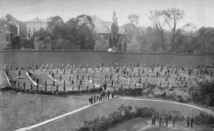 Framed Print : Exercise yard at Holloway Prison, London, c1901 (1901) Framed Print : Exercise yard at Holloway Prison, London, c1901 (1901)