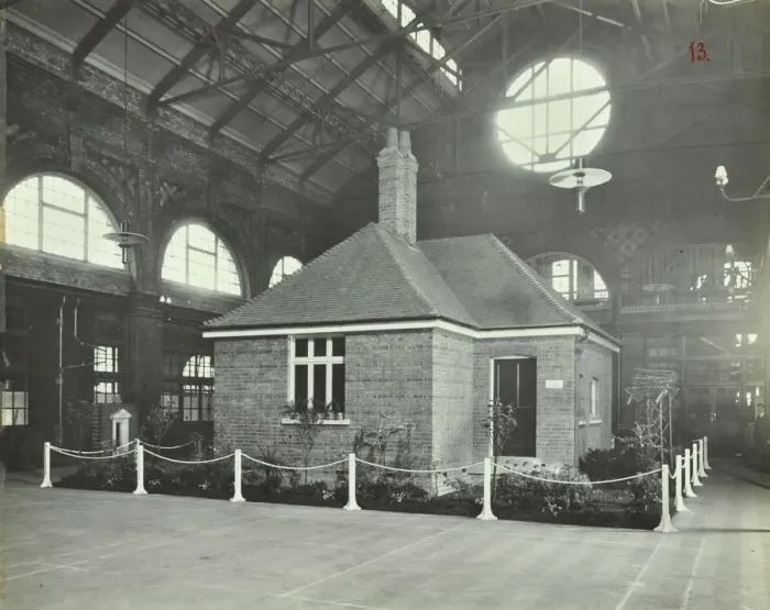 Framed Print : Exterior of cottage, School of Building, Brixton, London, 1913 Framed Print : Exterior of cottage, School of Building, Brixton, London, 1913