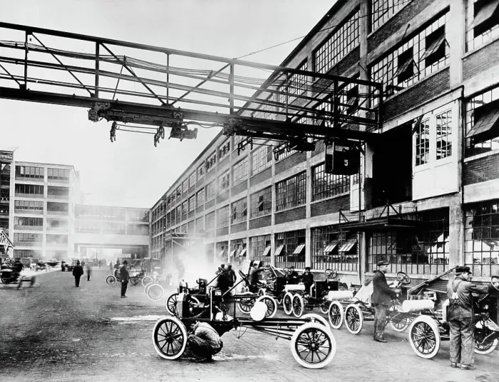 Framed Print : The exterior of the Model T factory, 1914