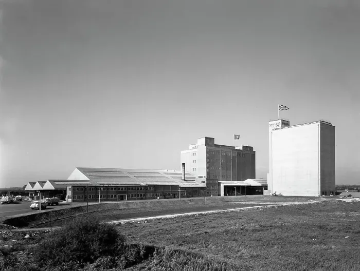Framed Print : The exterior of Spillers Animal Foods mill, Gainsborough, Lincolnshire, 1962. Artist Framed Print : The exterior of Spillers Animal Foods mill, Gainsborough, Lincolnshire, 1962. Artist