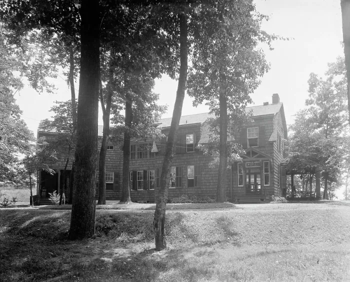 Framed Print : Exterior view of house, end view, Mrs. Robert Hoe, Jr. Port Washington, N.Y. between 1900 and 1910 Creator: Unknown Framed Print : Exterior view of house, end view, Mrs. Robert Hoe, Jr. Port Washington, N.Y. between 1900 and 1910 Creator: Unknown