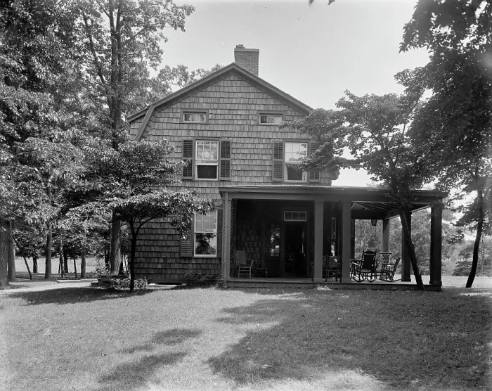 Framed Print : Exterior view of house, end view, Mrs. Robert Hoe, Jr. Port Washington, N.Y. between 1900 and 1910 Creator: Unknown Framed Print : Exterior view of house, end view, Mrs. Robert Hoe, Jr. Port Washington, N.Y. between 1900 and 1910 Creator: Unknown