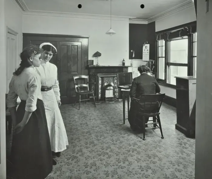 Framed Print : Eye Room, Fulham School Treatment Centre, London, 1914 Framed Print : Eye Room, Fulham School Treatment Centre, London, 1914