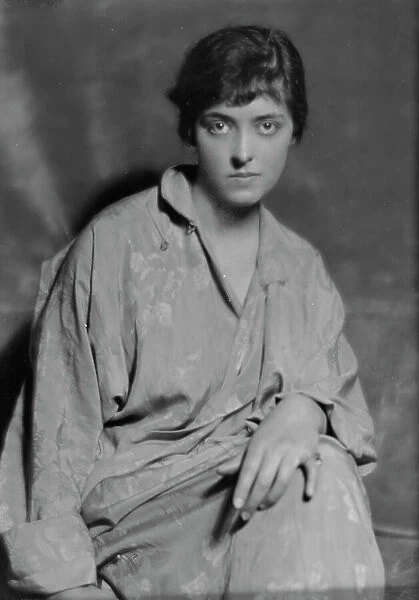 Eyre, Elizabeth, Miss, portrait photograph, 1915 Jan. 9. Creator: Arnold Genthe