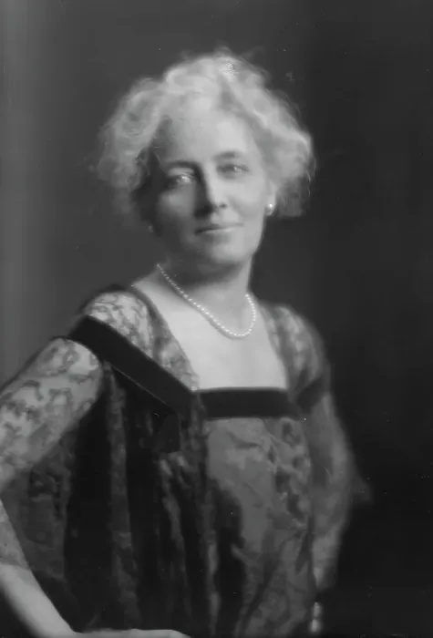 Framed Print : Eyre, Mrs. portrait photograph, 1914 Dec. 15. Creator: Arnold Genthe Framed Print : Eyre, Mrs. portrait photograph, 1914 Dec. 15. Creator: Arnold Genthe