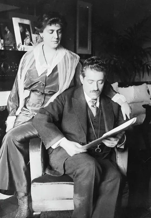 Framed Print : F. Kreisler & wife, 1917. Creator: Bain News Service Framed Print : F. Kreisler & wife, 1917. Creator: Bain News Service