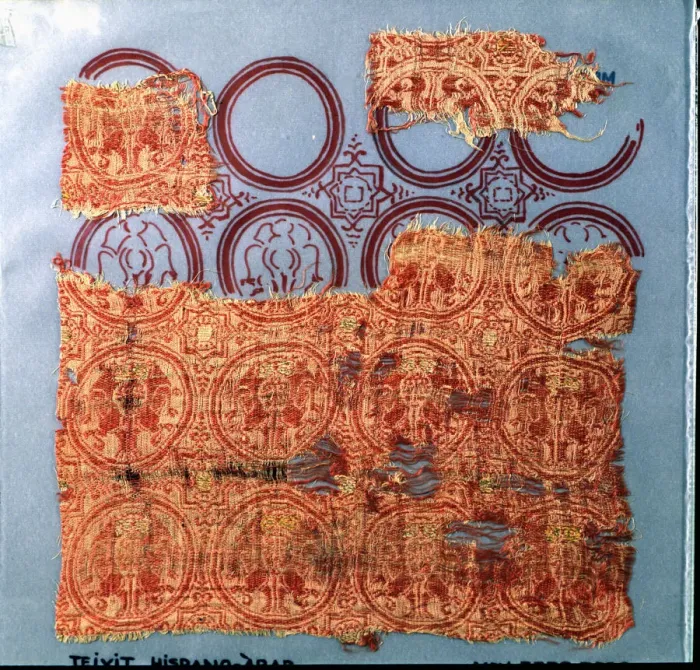 Framed Print : Fabric with lions, made in silk and gold, Pallia rotata type, made with a bow loom Framed Print : Fabric with lions, made in silk and gold, Pallia rotata type, made with a bow loom