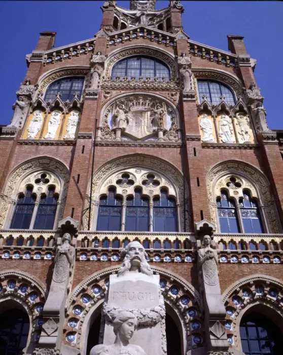 Framed Print : Detail of the facade of the Hospital Santa Creu i Sant Pau, designed by modernist Framed Print : Detail of the facade of the Hospital Santa Creu i Sant Pau, designed by modernist