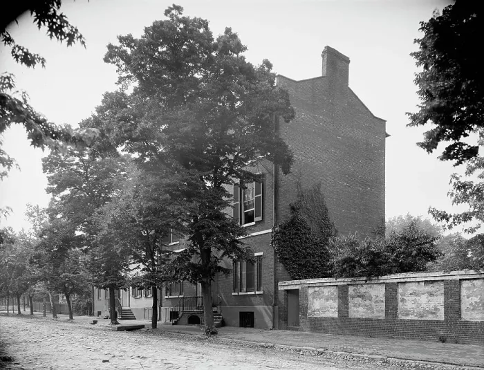 Framed Print : Fairfax House, Alexandria, Va. between 1900 and 1910. Creator: Unknown Framed Print : Fairfax House, Alexandria, Va. between 1900 and 1910. Creator: Unknown