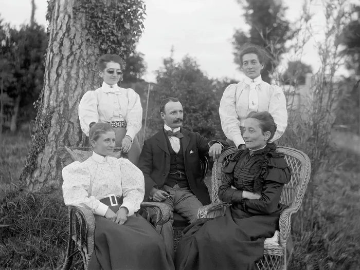 Framed Print : Family photo of William Manderville Ellis L'Estrange (seated centre) and Elizabeth Ely... 1906 Framed Print : Family photo of William Manderville Ellis L'Estrange (seated centre) and Elizabeth Ely... 1906
