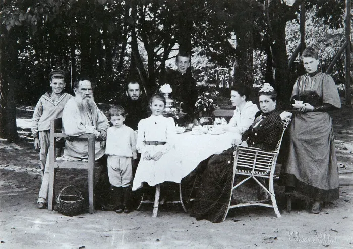Framed Print : The family of Russian author Leo Tolstoy, late 19th or early 20th century. Artist: Scherer Nabholz & Co Framed Print : The family of Russian author Leo Tolstoy, late 19th or early 20th century. Artist: Scherer Nabholz & Co