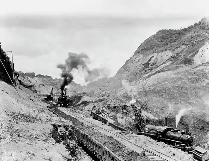 Framed Print : Famous Cucaracha slide, Panama Canal, c.between 1910 and 1914. Creator: Unknown