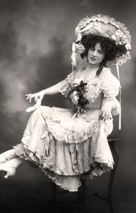 Framed Print : Fanny Dango (1878-1972), singer and dancer, early 20th century. Artist: Foulsham and Banfield Framed Print : Fanny Dango (1878-1972), singer and dancer, early 20th century. Artist: Foulsham and Banfield