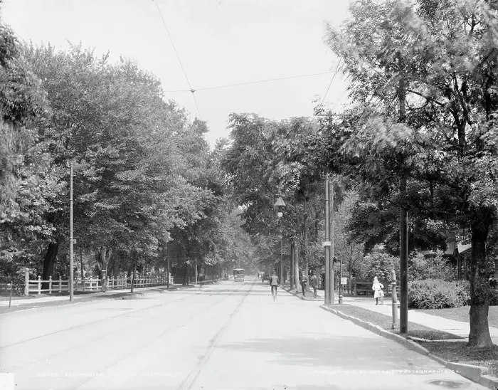 Framed Print : Farmington Avenue, Hartford, Ct. c1905. Creator: Unknown Framed Print : Farmington Avenue, Hartford, Ct. c1905. Creator: Unknown