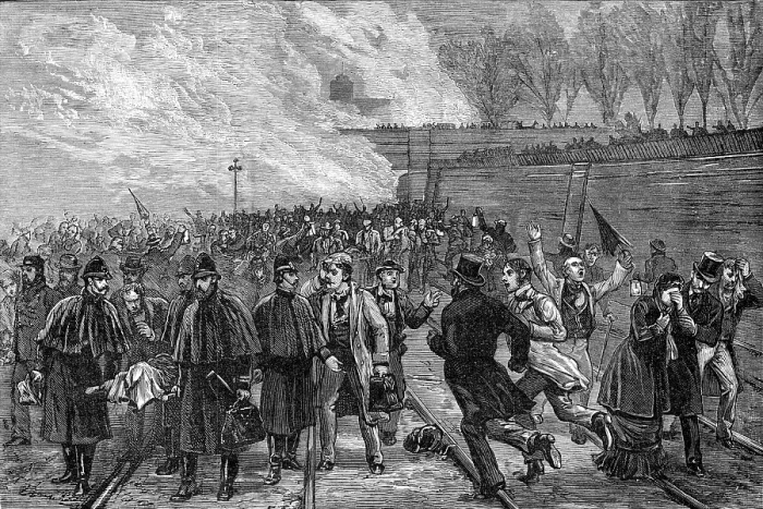 Framed Print : The Fatal Railway Accident at Canonbury: bringing the wounded out of the tunnel, 1881. Creator: Unknown Framed Print : The Fatal Railway Accident at Canonbury: bringing the wounded out of the tunnel, 1881. Creator: Unknown