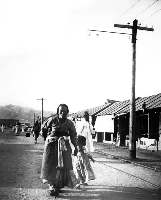 Framed Print : Father and child, Seoul, Korea, 1900 Framed Print : Father and child, Seoul, Korea, 1900