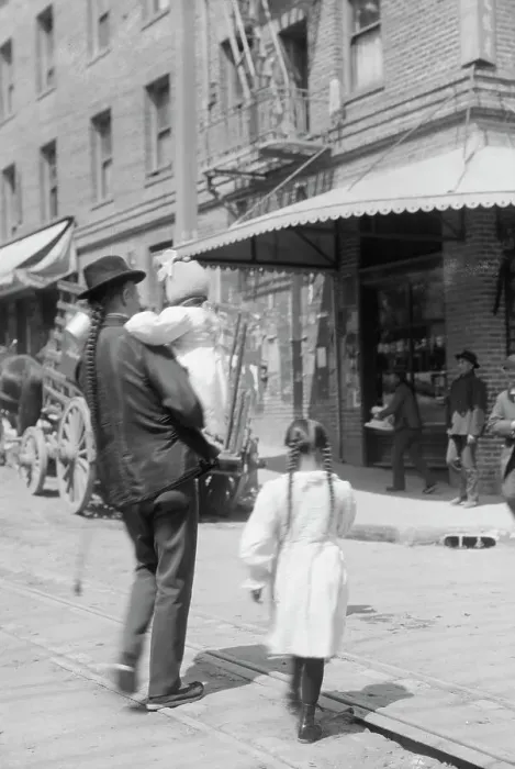 Framed Print : Father and children, Chinatown, San Francisco, between 1896 and 1906. Creator: Arnold Genthe Framed Print : Father and children, Chinatown, San Francisco, between 1896 and 1906. Creator: Arnold Genthe