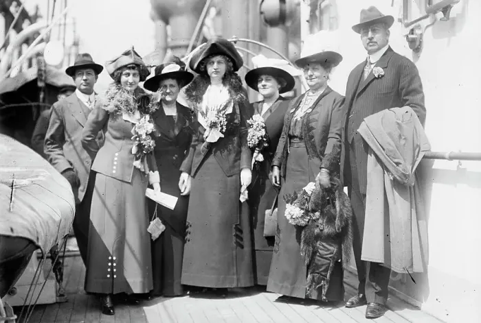 Framed Print : F.C. Smith, Madeleine Smith, Mrs. E. Holmes, Louise Day, Margaret Smith... between c1910 and c1915. Creator: Bain News Service Framed Print : F.C. Smith, Madeleine Smith, Mrs. E. Holmes, Louise Day, Margaret Smith... between c1910 and c1915. Creator: Bain News Service