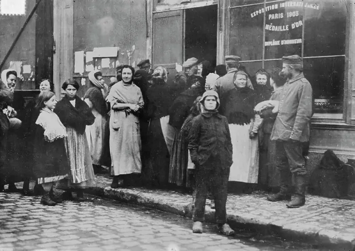 Framed Print : Feeding poor in Noyon, between c1915 and c1920. Creator: Bain News Service Framed Print : Feeding poor in Noyon, between c1915 and c1920. Creator: Bain News Service