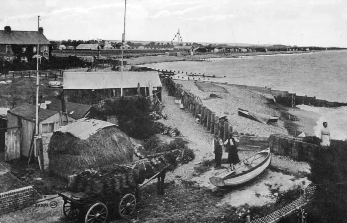 Framed Print : Felpham Beach, near Bognor Regis, West Sussex, early 20th century Framed Print : Felpham Beach, near Bognor Regis, West Sussex, early 20th century