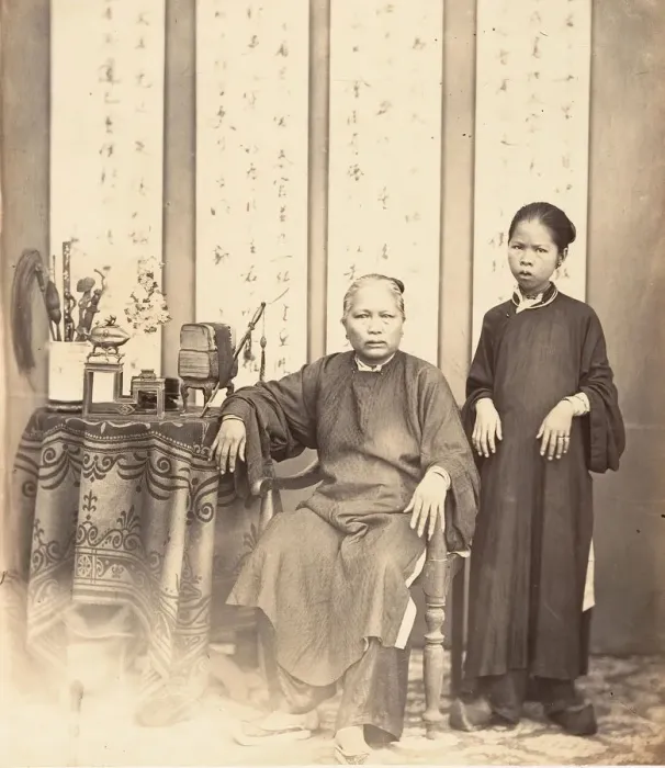 Framed Print : Femmes Annamites, Cochinchine, 1866. Creator: Emile Gsell Framed Print : Femmes Annamites, Cochinchine, 1866. Creator: Emile Gsell