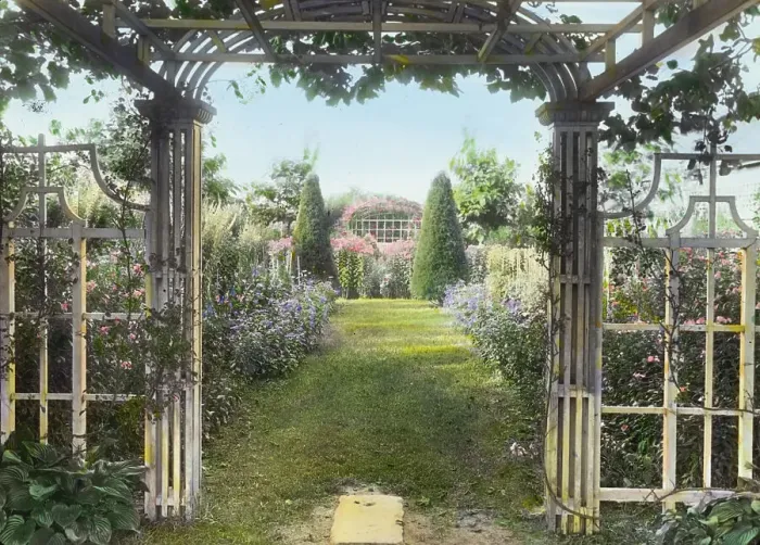 Framed Print : The Fens, Lorenzo Easton Woodhouse house, Huntting Lane, East Hampton, New York, 1914. Creator: Frances Benjamin Johnston. The Fens, Lorenzo Easton Woodhouse house, Huntting Lane, East Hampton, New York, 1914 Framed Print : The Fens, Lorenzo Easton Woodhouse house, Huntting Lane, East Hampton, New York, 1914. Creator: Frances Benjamin Johnston. The Fens, Lorenzo Easton Woodhouse house, Huntting Lane, East Hampton, New York, 1914