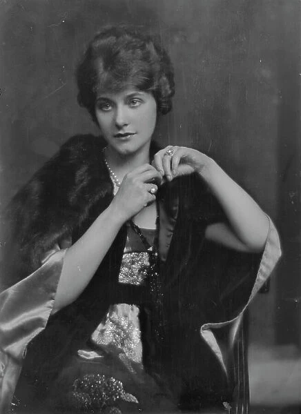 Ferguson, Elsie, Miss, portrait photograph, 1917 Aug. 10. Creator: Arnold Genthe