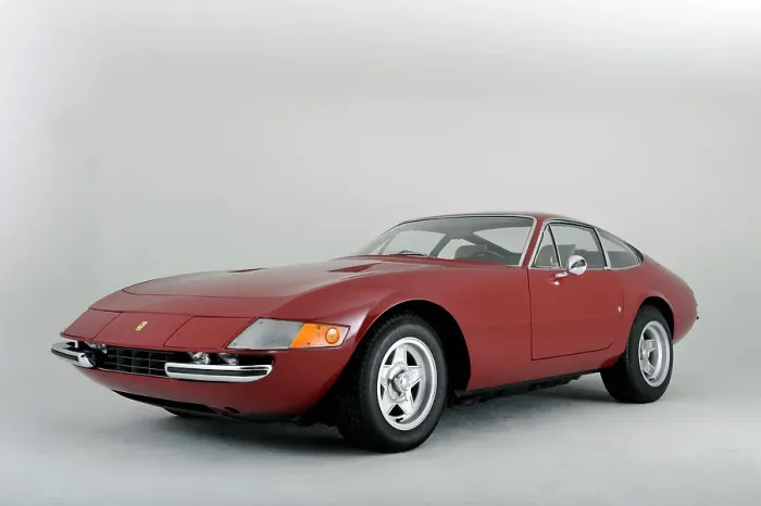 Framed Print : Ferrari 365 GTB 1972. Artist: Simon Clay Framed Print : Ferrari 365 GTB 1972. Artist: Simon Clay