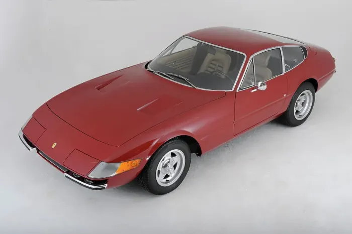 Framed Print : Ferrari 365 GTB 1972. Artist: Simon Clay Framed Print : Ferrari 365 GTB 1972. Artist: Simon Clay