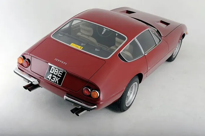 Framed Print : Ferrari 365 GTB 1972. Artist: Simon Clay Framed Print : Ferrari 365 GTB 1972. Artist: Simon Clay